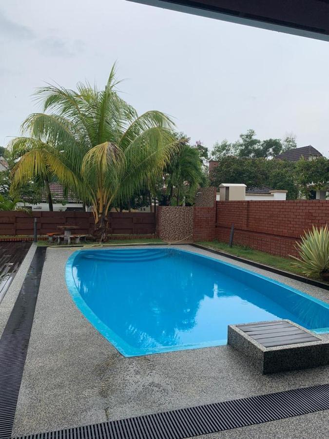 Villa With Private Swimming Pool *