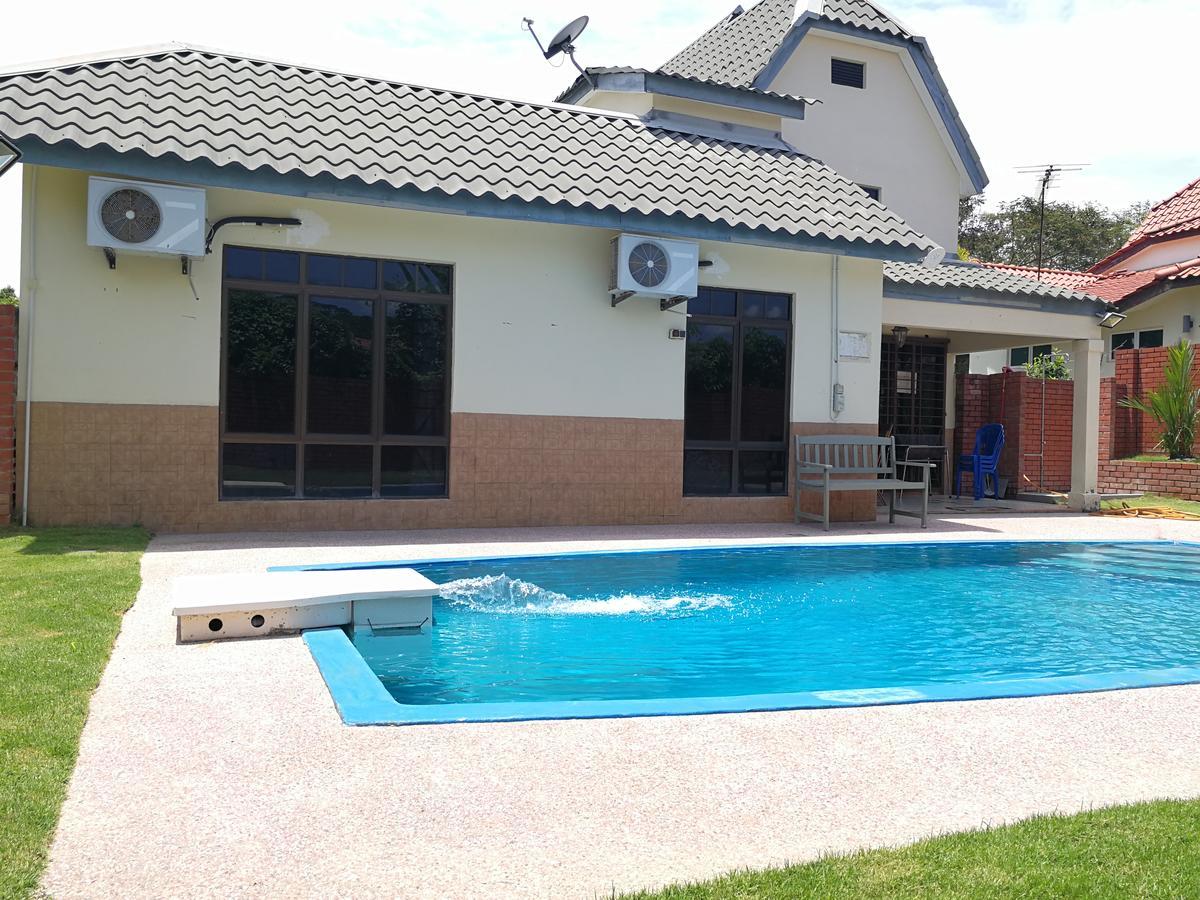 With Private Swimming Pool Malacca